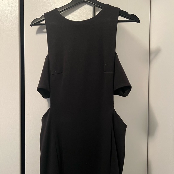 Little black dress with side cutouts - Picture 2 of 4